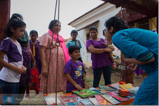 Aldona_Reading_in_the_Park_Bookworm-Goa-Nijugrapher-images-by-Niju_Mohan-19-untitled-DSC_7742