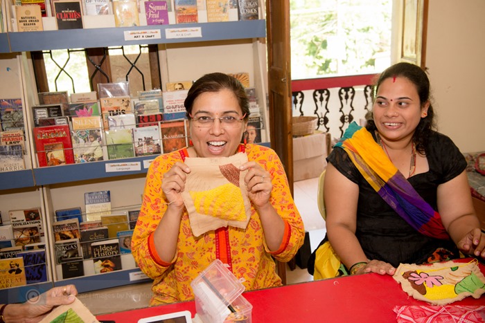 Nijugrapher-Bookworm- Stitching_at_library-DSC_3226-8
